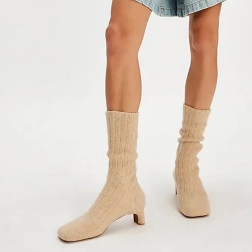 Jeffrey Campbell Ariana Knit Sock Boots
Size 7